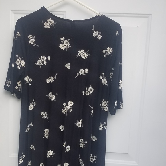 Old Navy Black Daisy Tshirt Dress - Picture 5 of 7